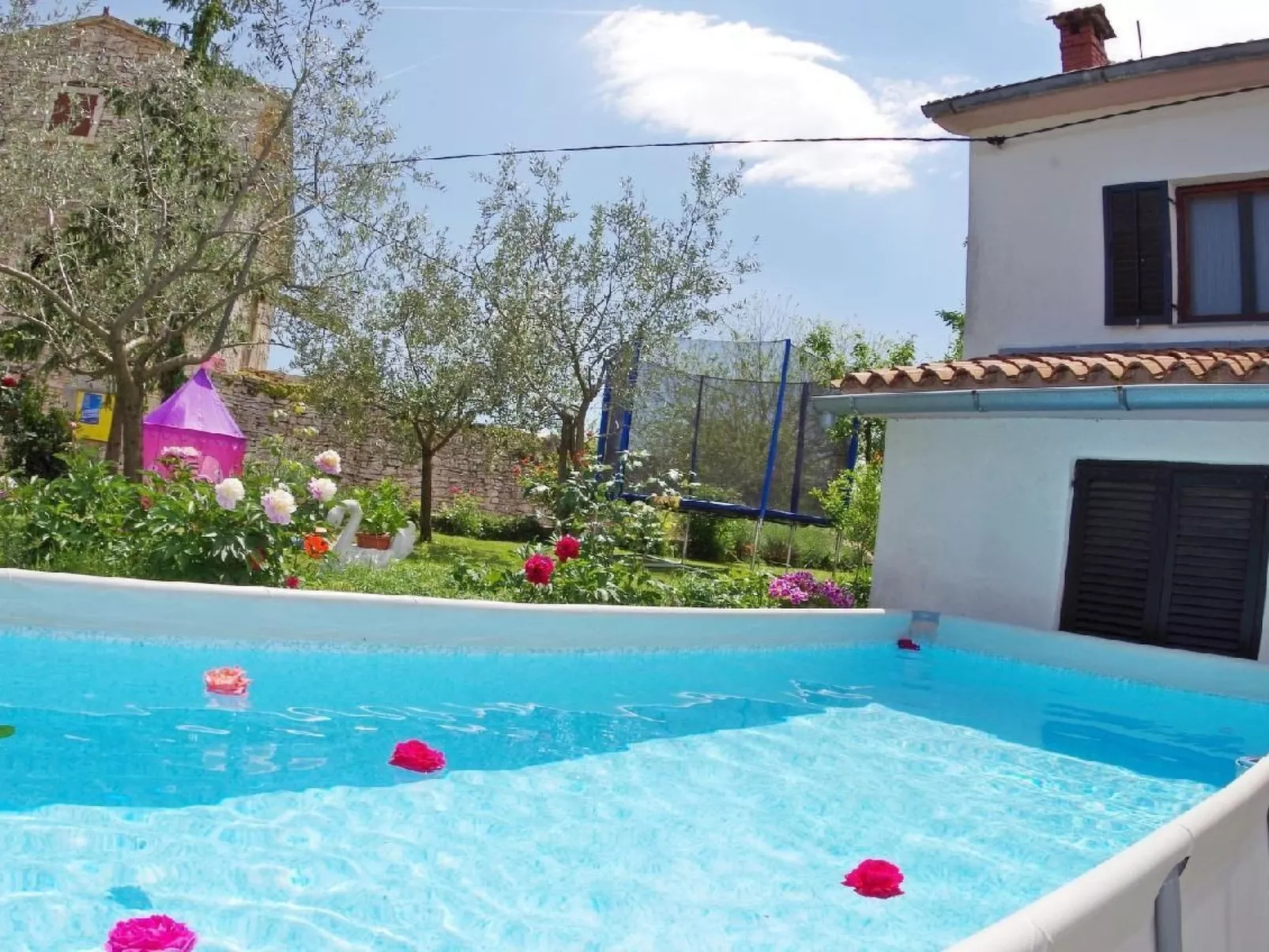 Im Dorf Peresiji-Image-tags.info