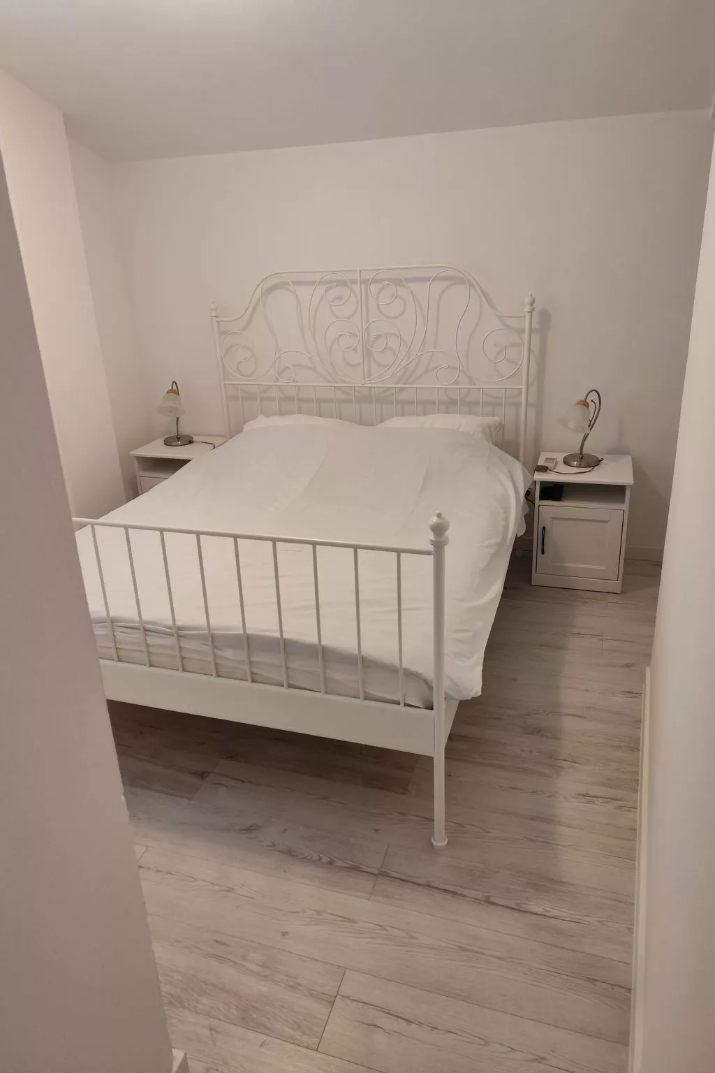 "Valentino" mit Blick auf das Wasser-Binnen