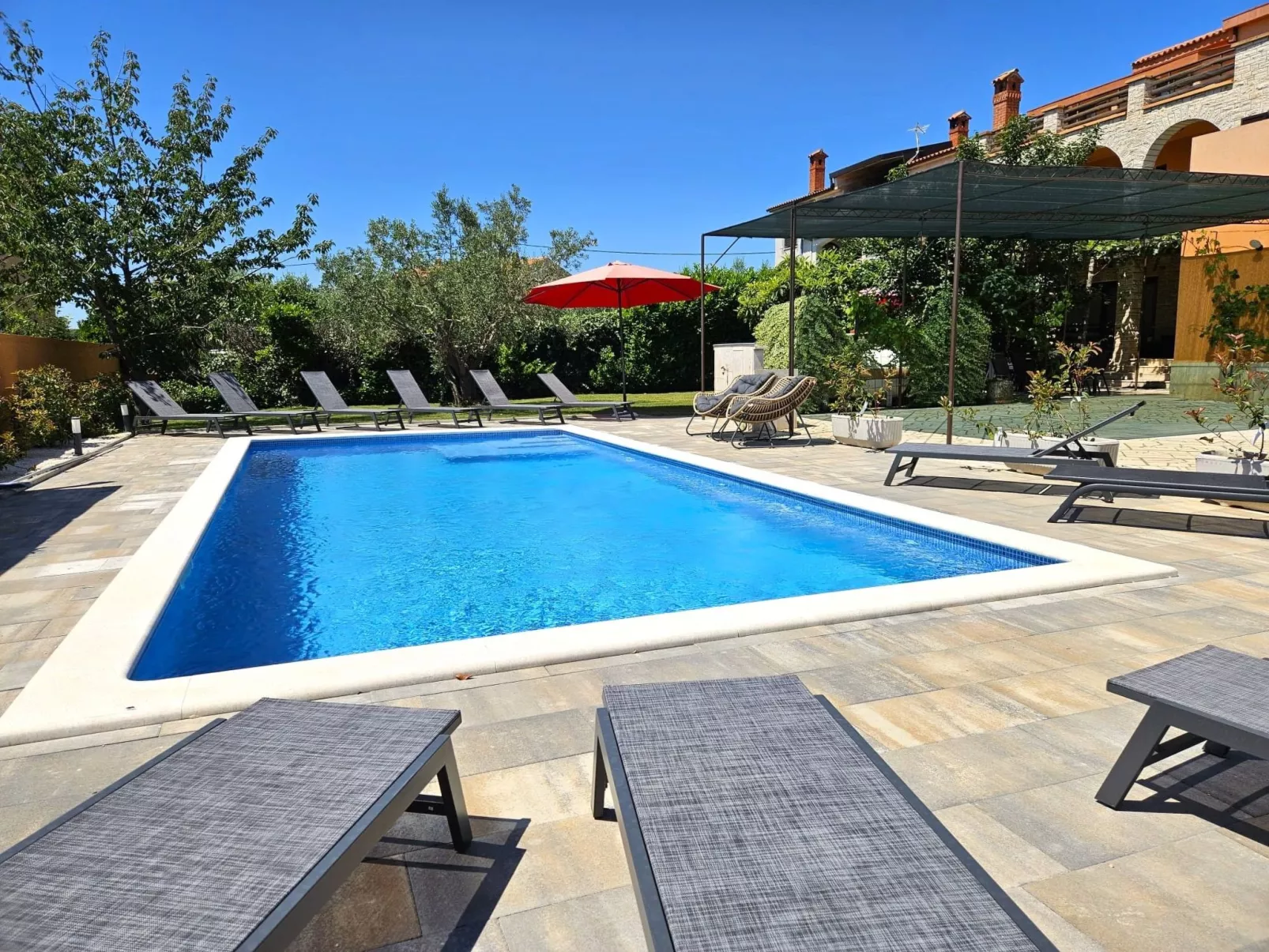 Sehr geräumige Villa mit Pool-Image-tags.info