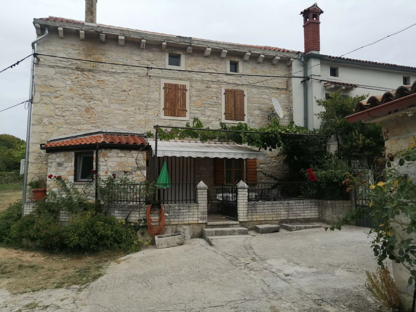 Villa 'Vickovi' mit Gemeinschaftspool-Buiten