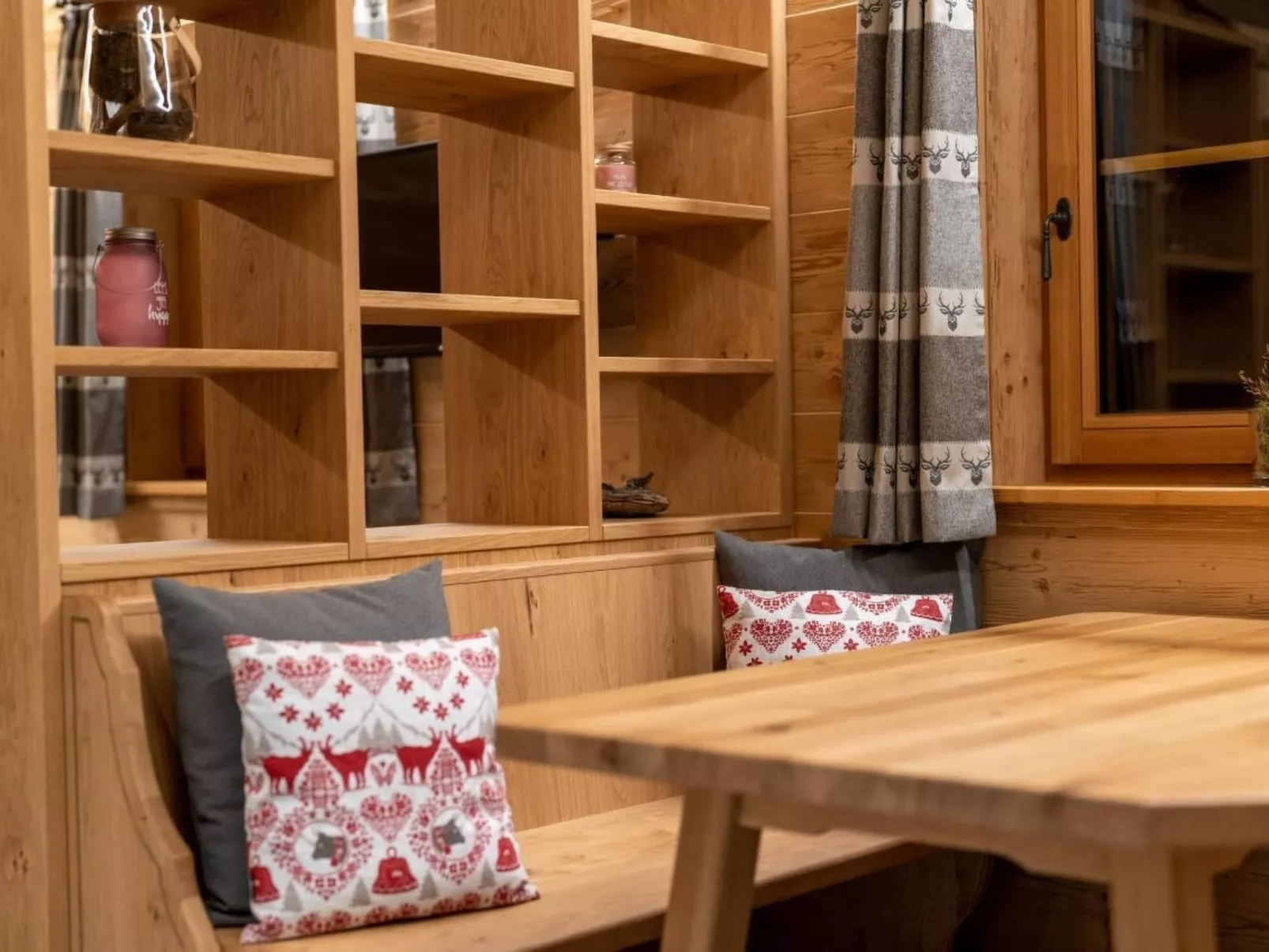 Engadin Chalet Apart-Binnen