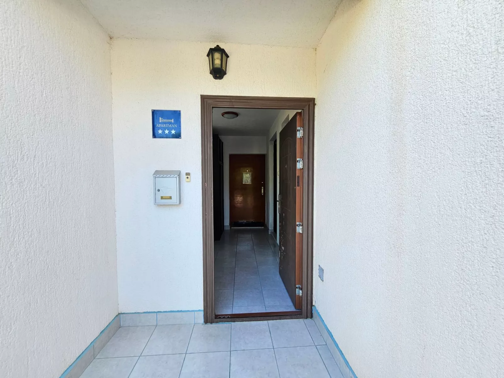 Wohnung auf zwei Etagen mit Terrasse und Balkon-Binnen