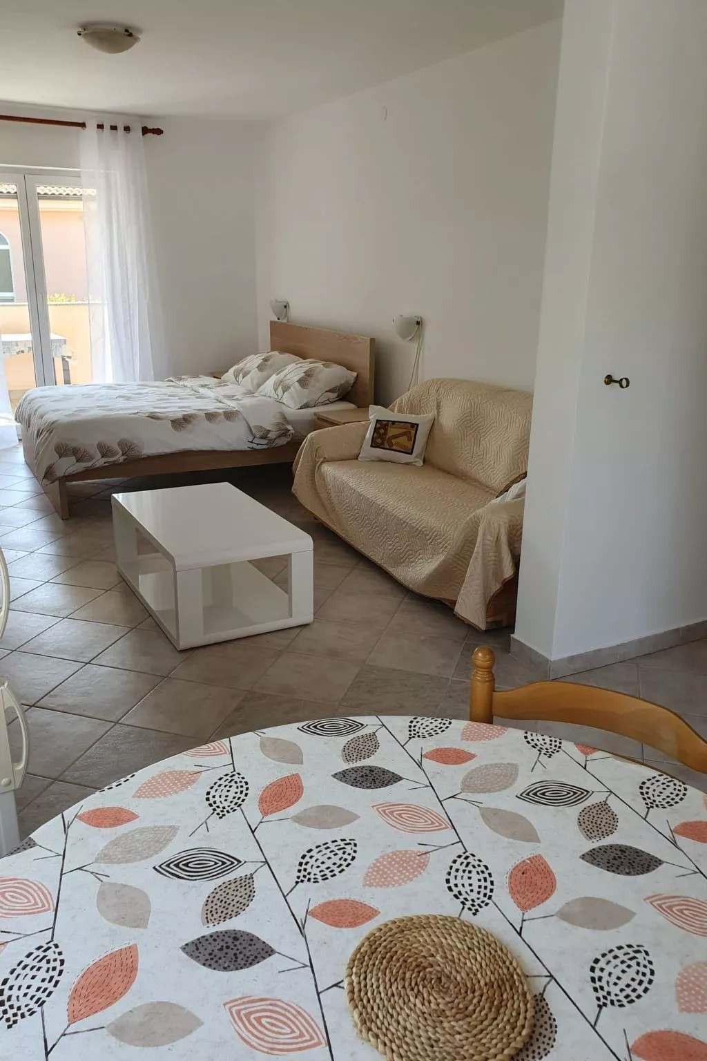 Mit Blick auf das Wasser-Binnen