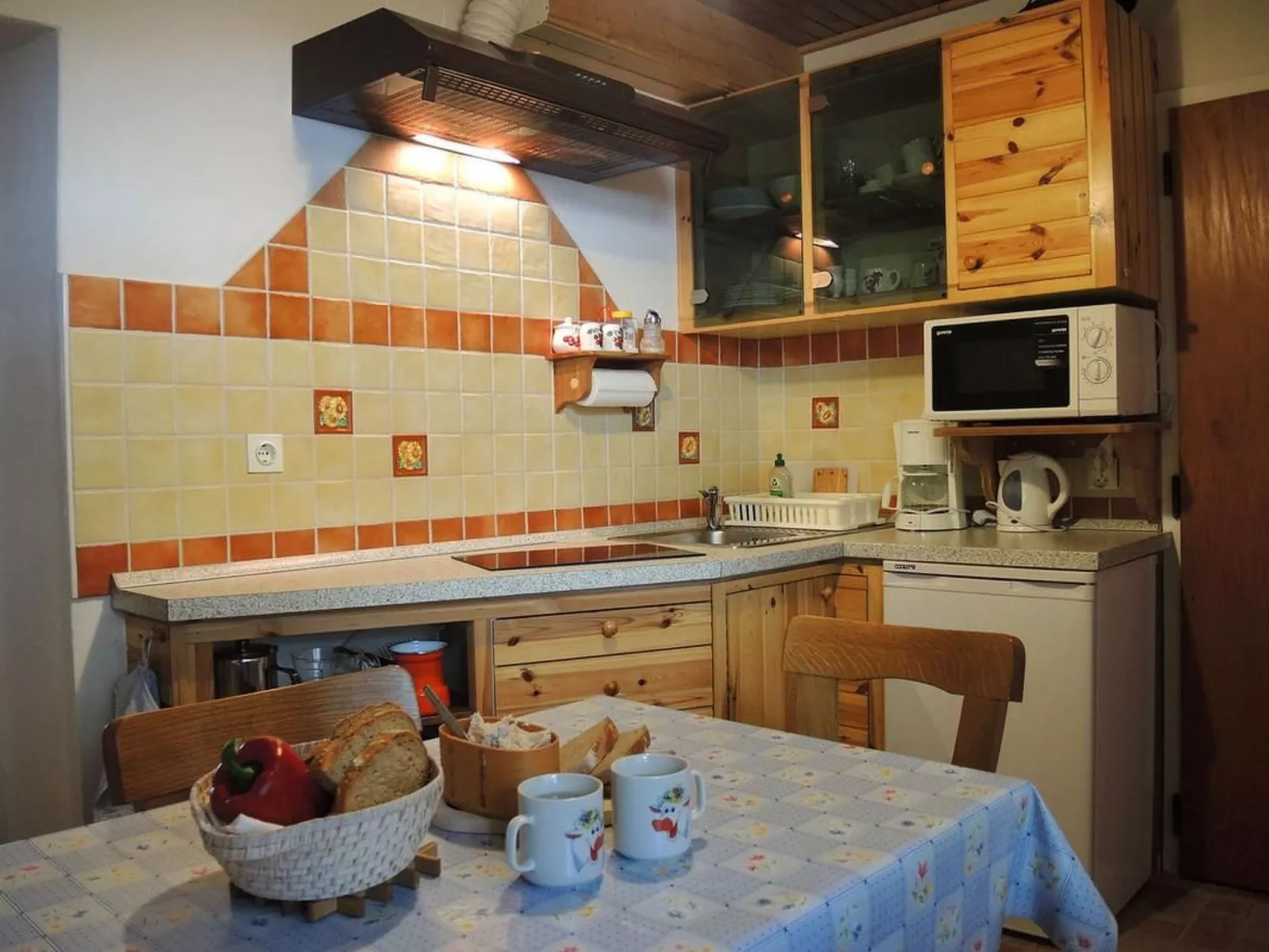 Wohnung im Erdgeschoss - sechs Personen und eine Terrasse-Binnen