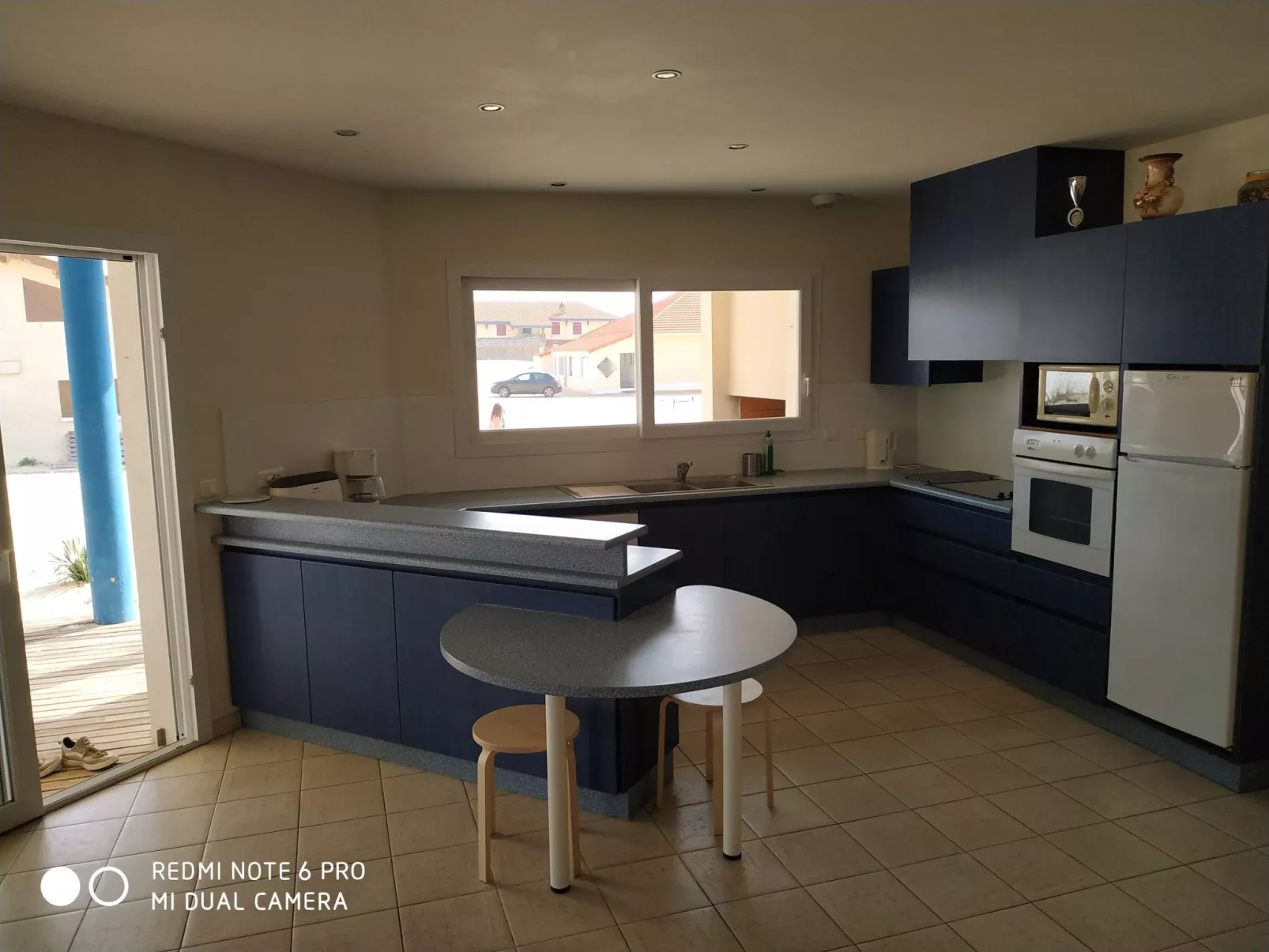 Haus am Meer, die Füße im Sand-Binnen