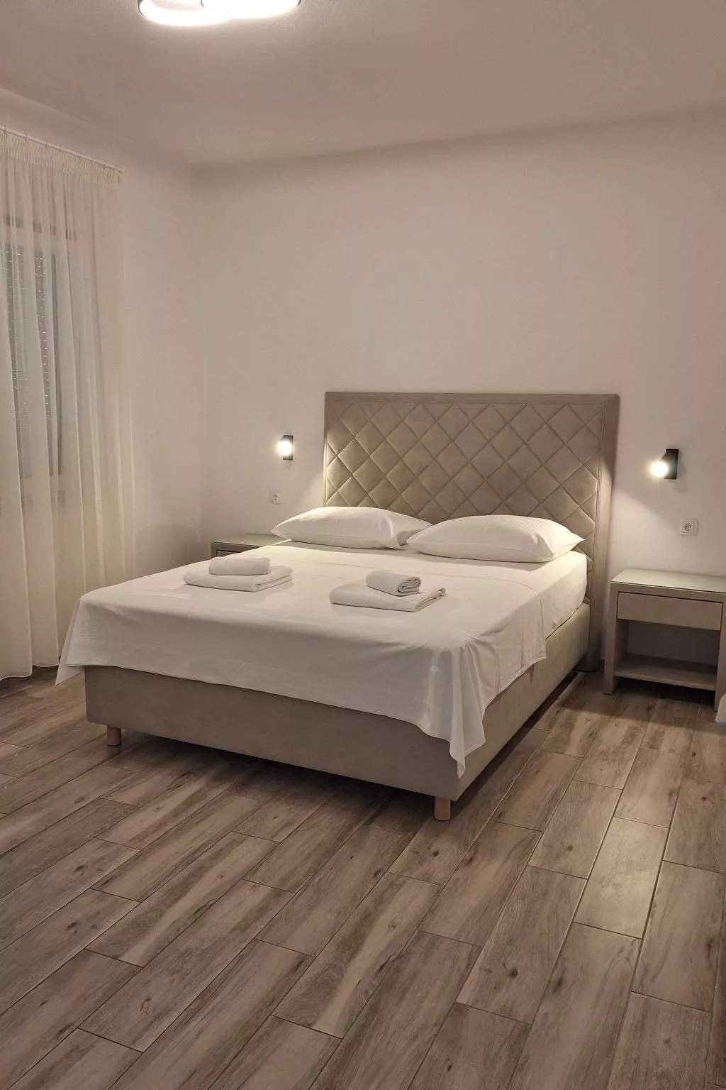 Für sechs Personen, mit einem Balkon-Image-tags.info