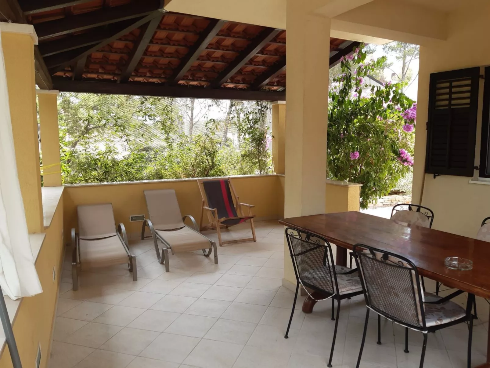 Für 4 Personen ca. 60 m&sup2; in Milna auf Brac, Adriaküste Kroatien (Kroatisch-Buiten