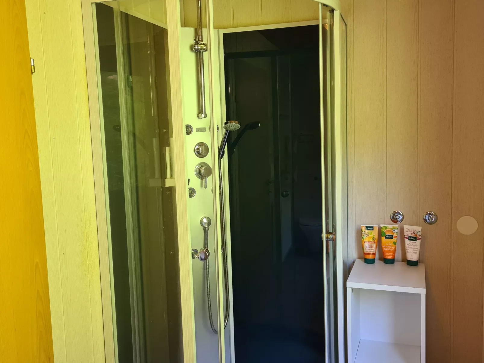 Mit Balkon und herrlichem Ausblick-Buiten