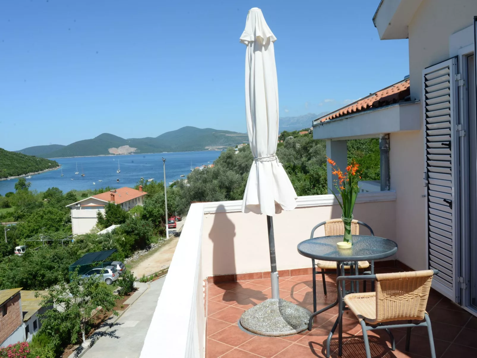 Studio mit Meerblick vom privaten Balkon - Buiten