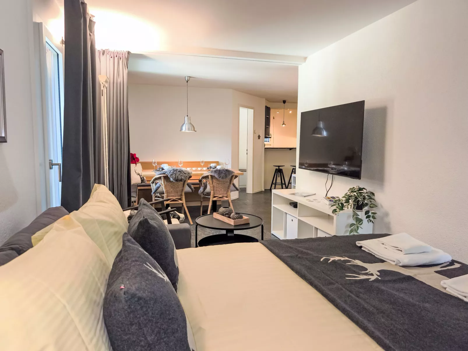 Silence, Apt. P-Binnen