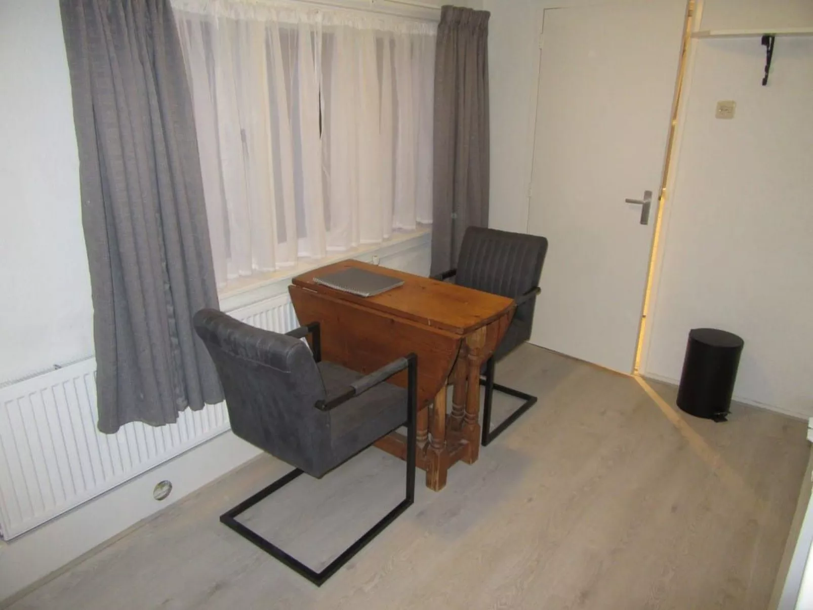 "Emmastraat" mit Terrasse-Binnen