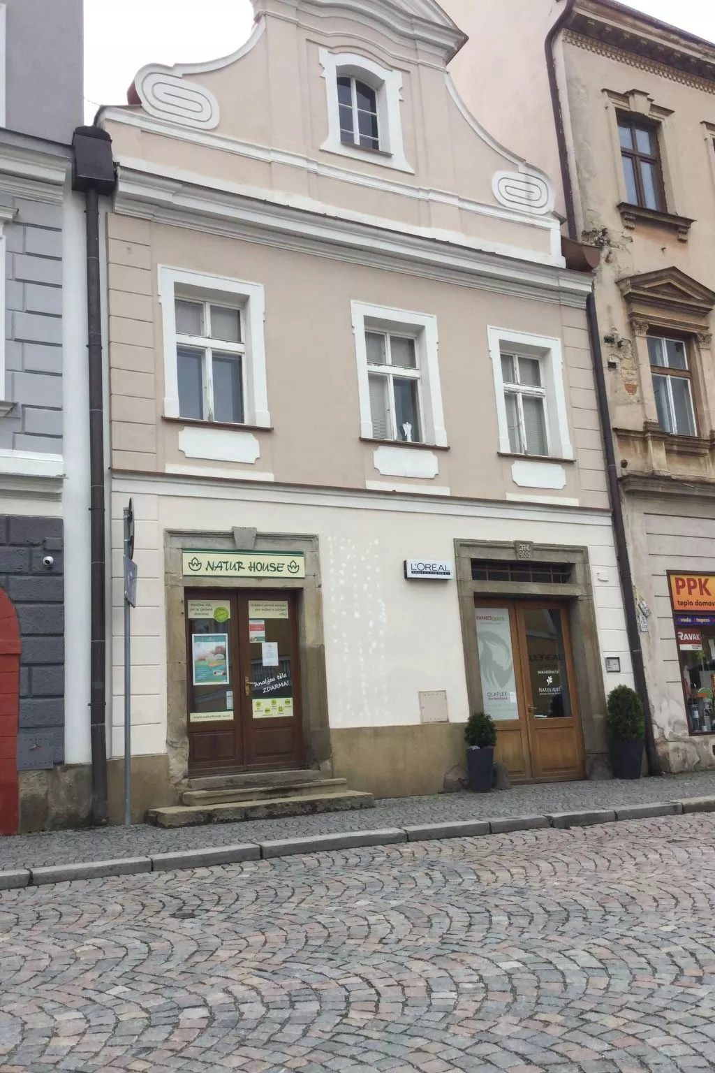 Wohnung auf einem eingezäunten Grundstück-Buiten