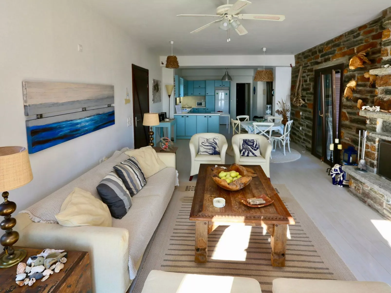 Luxusvilla bietet privaten Zugang zu einem abgelegenen Strand-Binnen