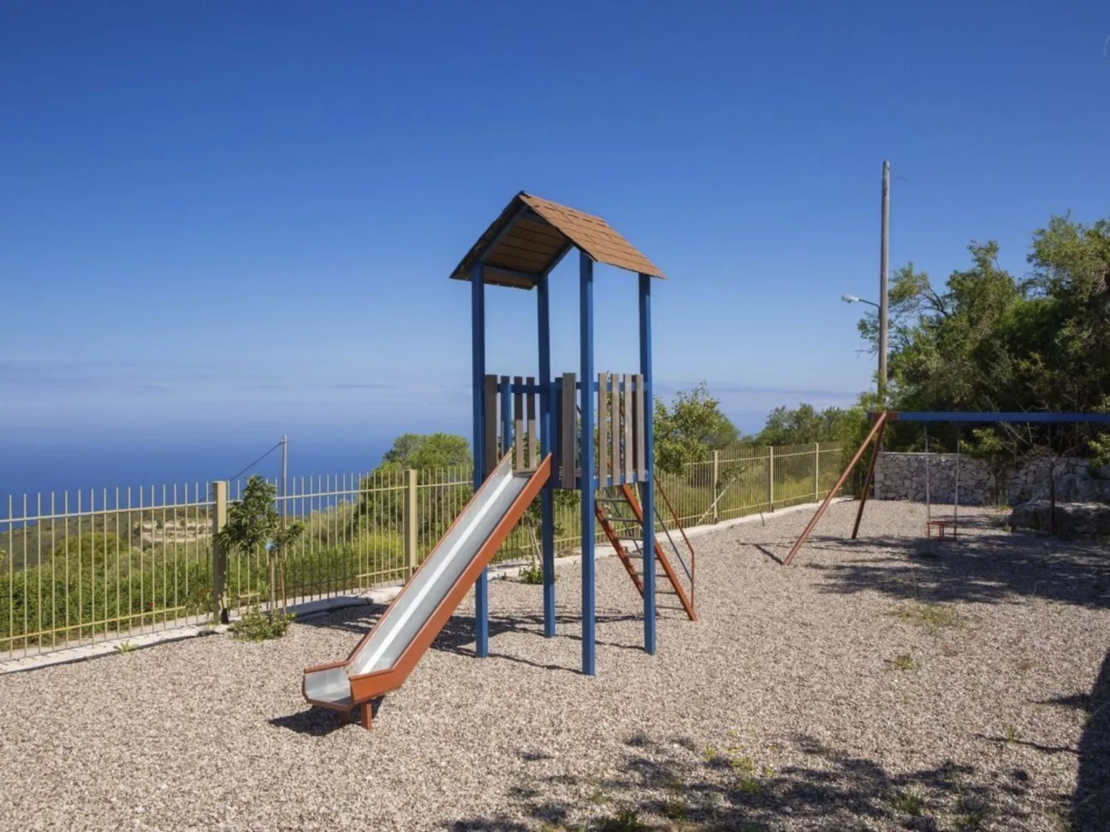 Schönes Haus in Apollonii mit privatem Pool-Buiten