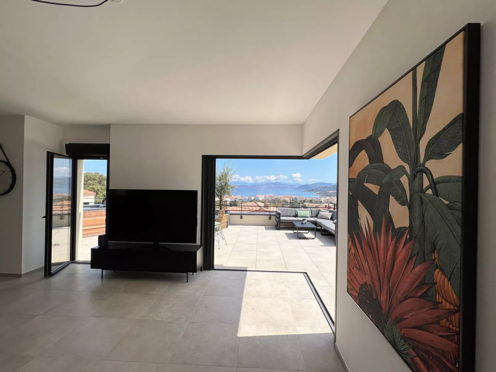 ISULA-RED_BEAUTIFUL_VIEW.-Binnen