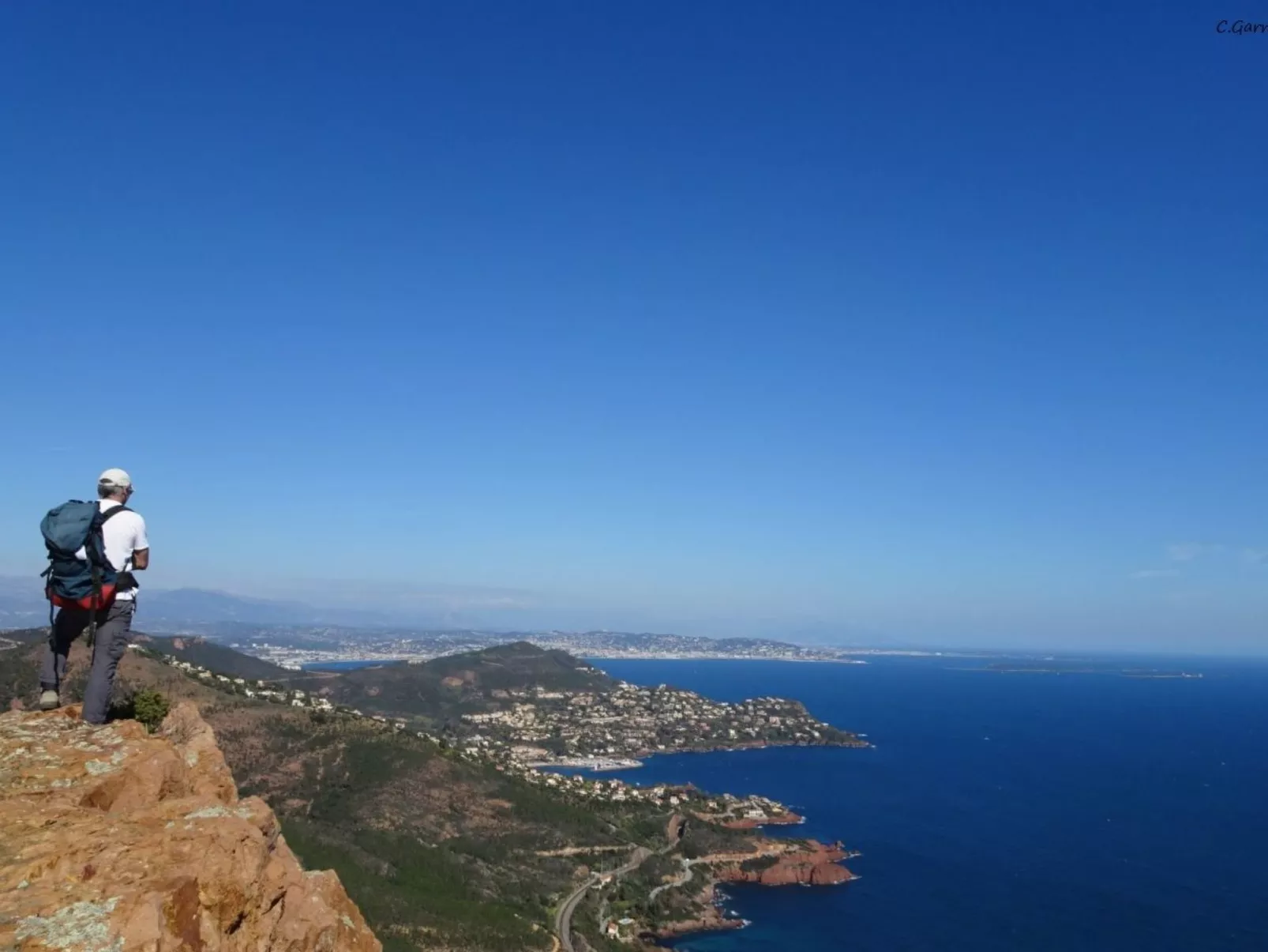Wohnung panoramischer Meerblick, Schwimmbad, Parkplatz - Buiten