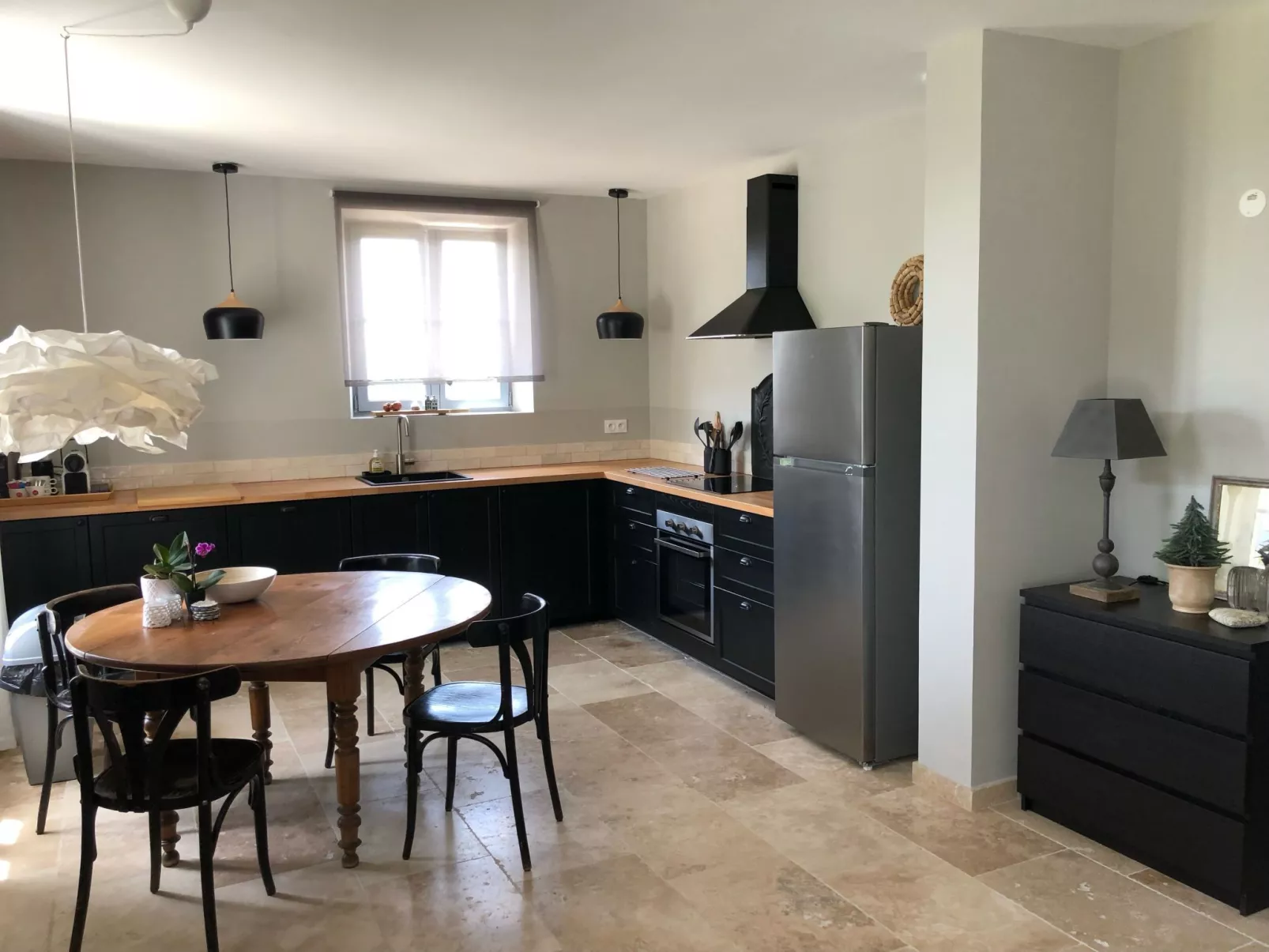 Maison Carrée-Binnen