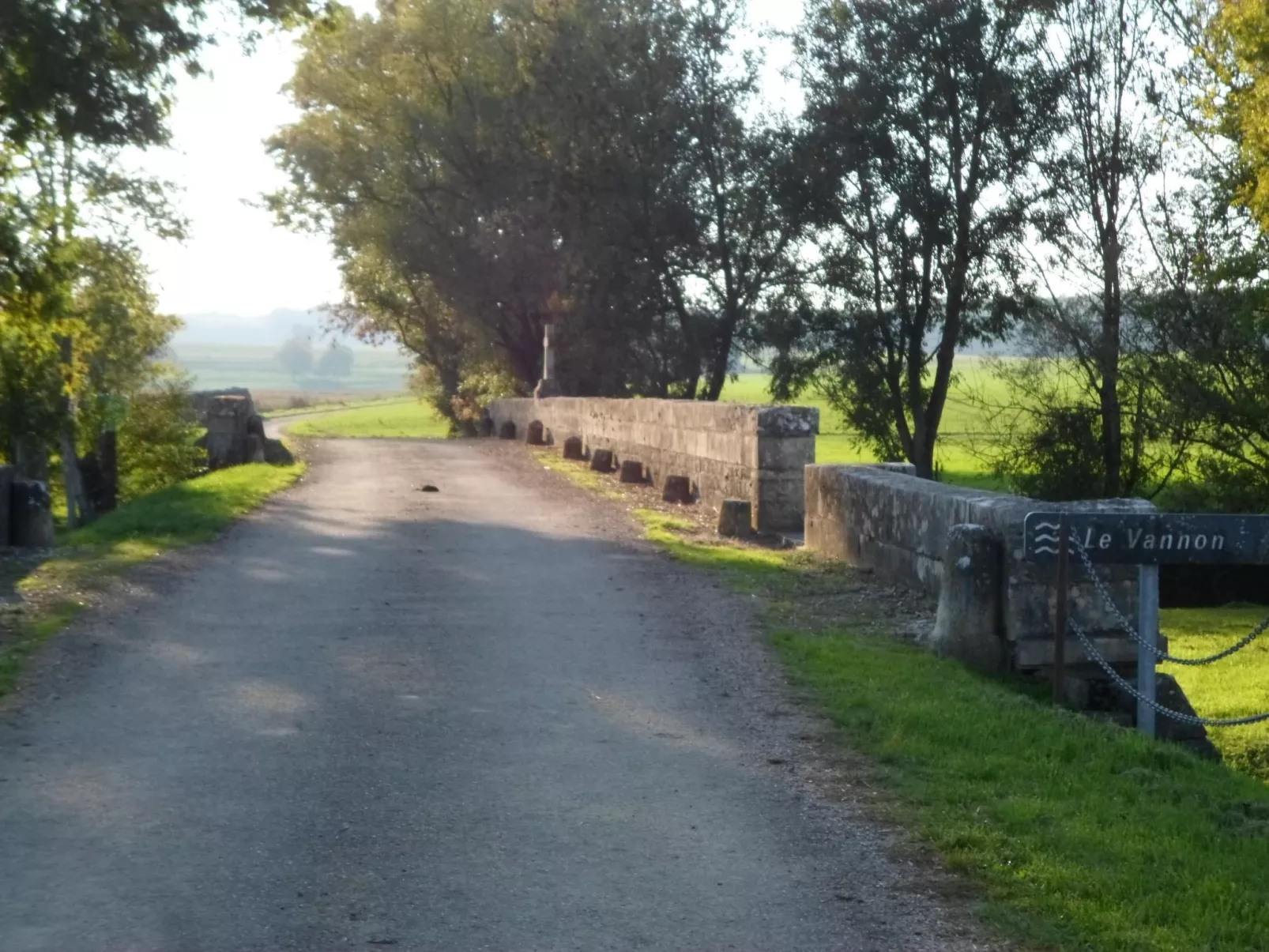 Steinhaus in ländlicher Umgebung mit Pool-Binnen