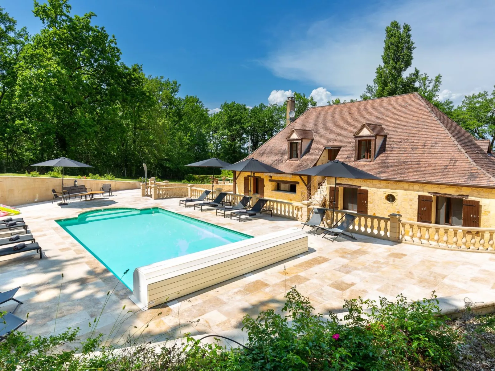Luxus-Ferienhaus mit beheiztem Pool in der Dordogne-Buiten