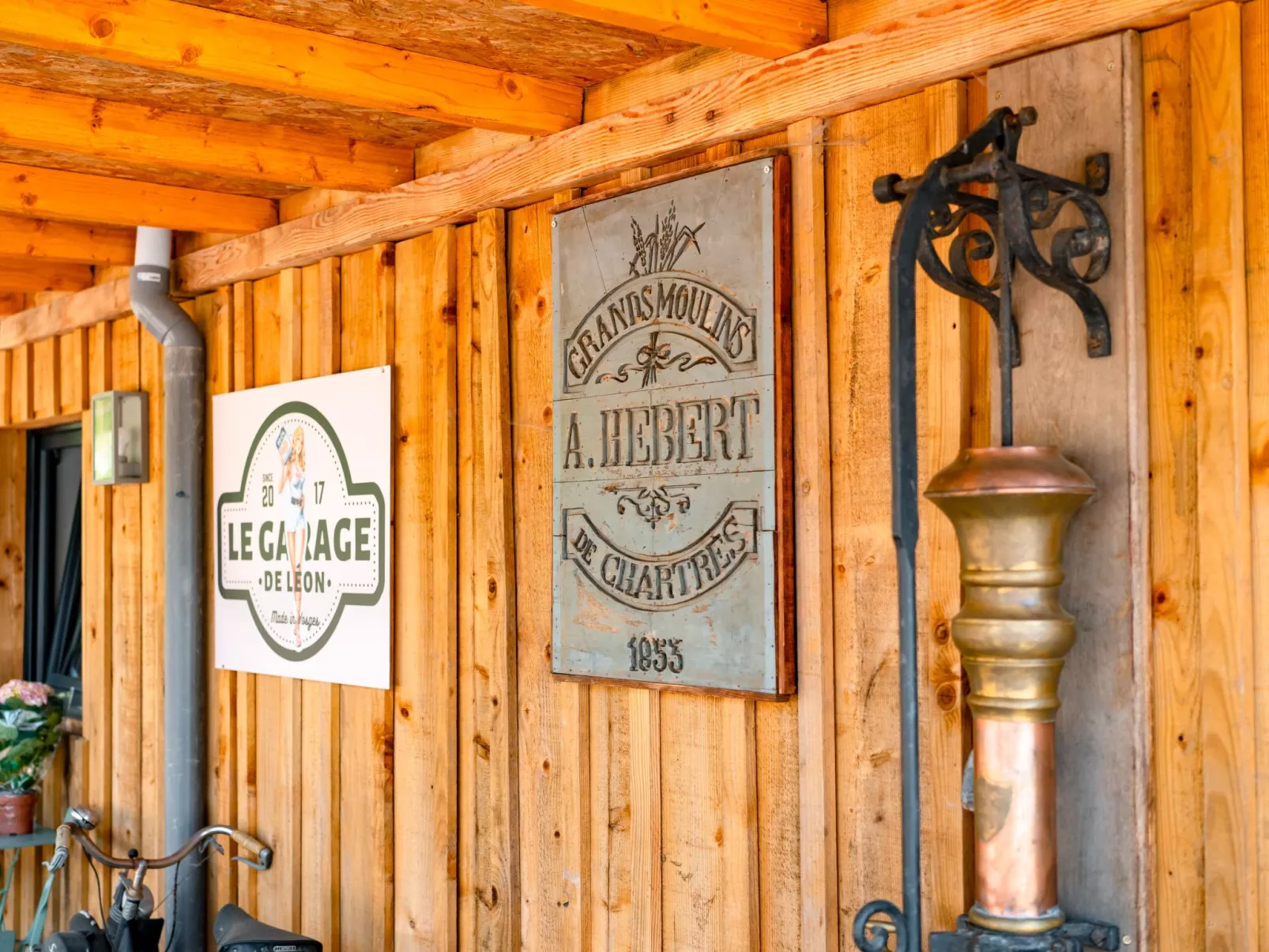 Domäne "Leons Garage"-Buiten