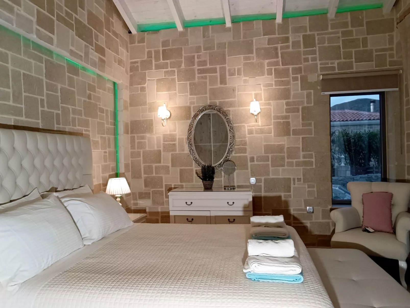 In Mithimna mit Privatem Pool-Binnen