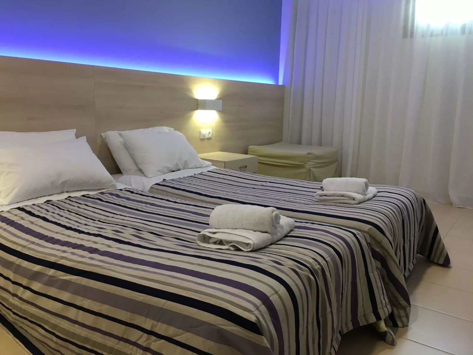 Haus in Arkadi mit Parkplatz vor Ort-Binnen