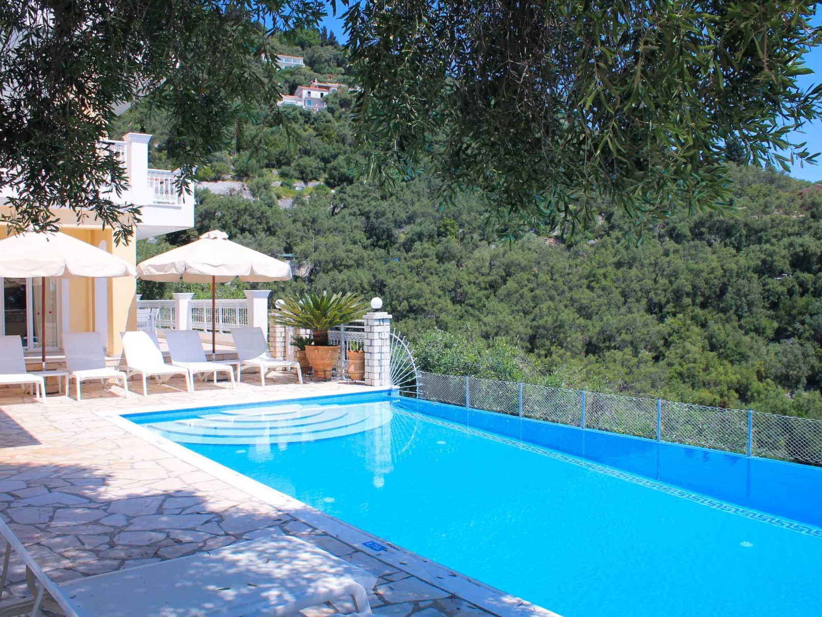 Wunderschöne Villa mit Panoramablick auf das Meer-Binnen