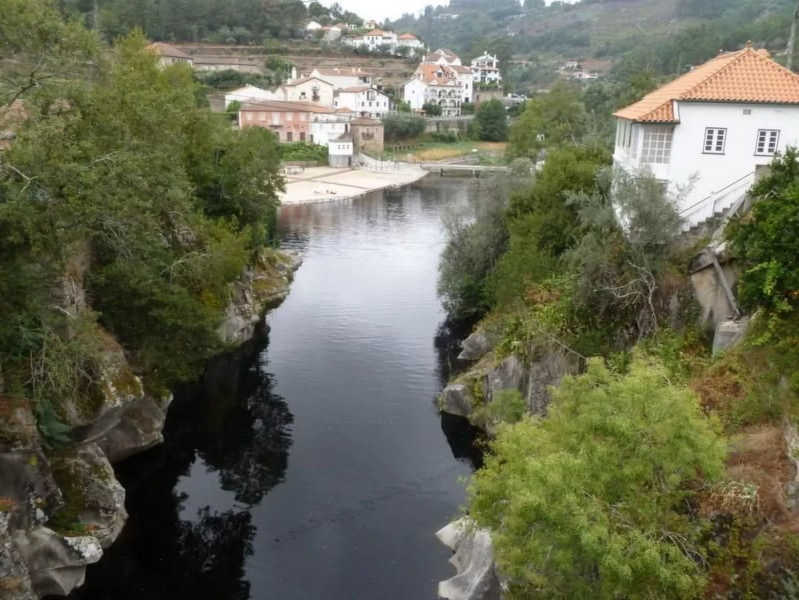 Mit Sonnenterrasse und großem Garten-Buiten
