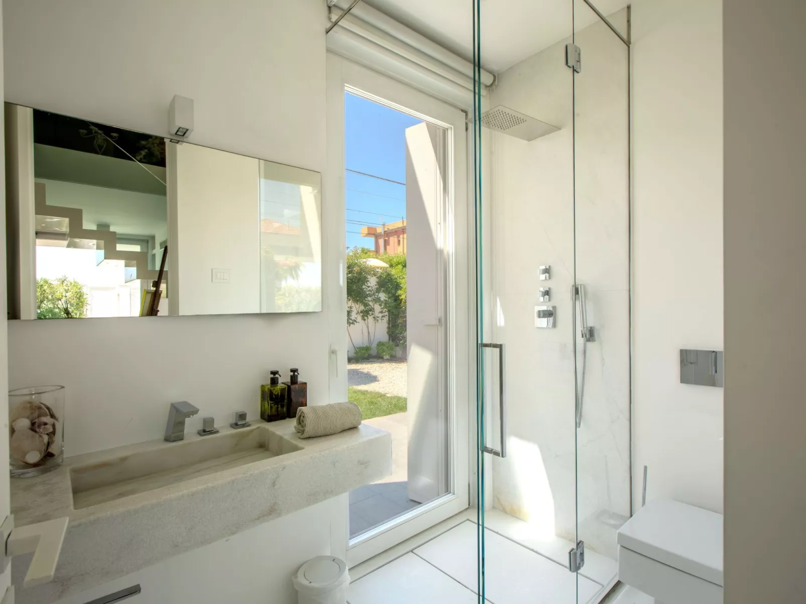 Elegante Villa am Strand, Jacuzzi und Garten-Binnen