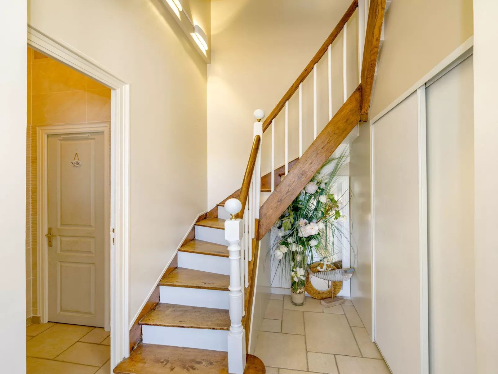 Villa "Ker House" mit Blick auf das Wasser-Binnen