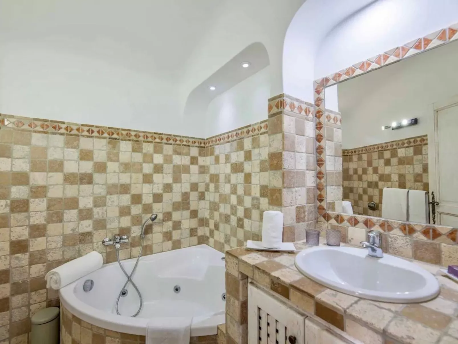 Luxusvilla aus Stein Concadoro-Binnen