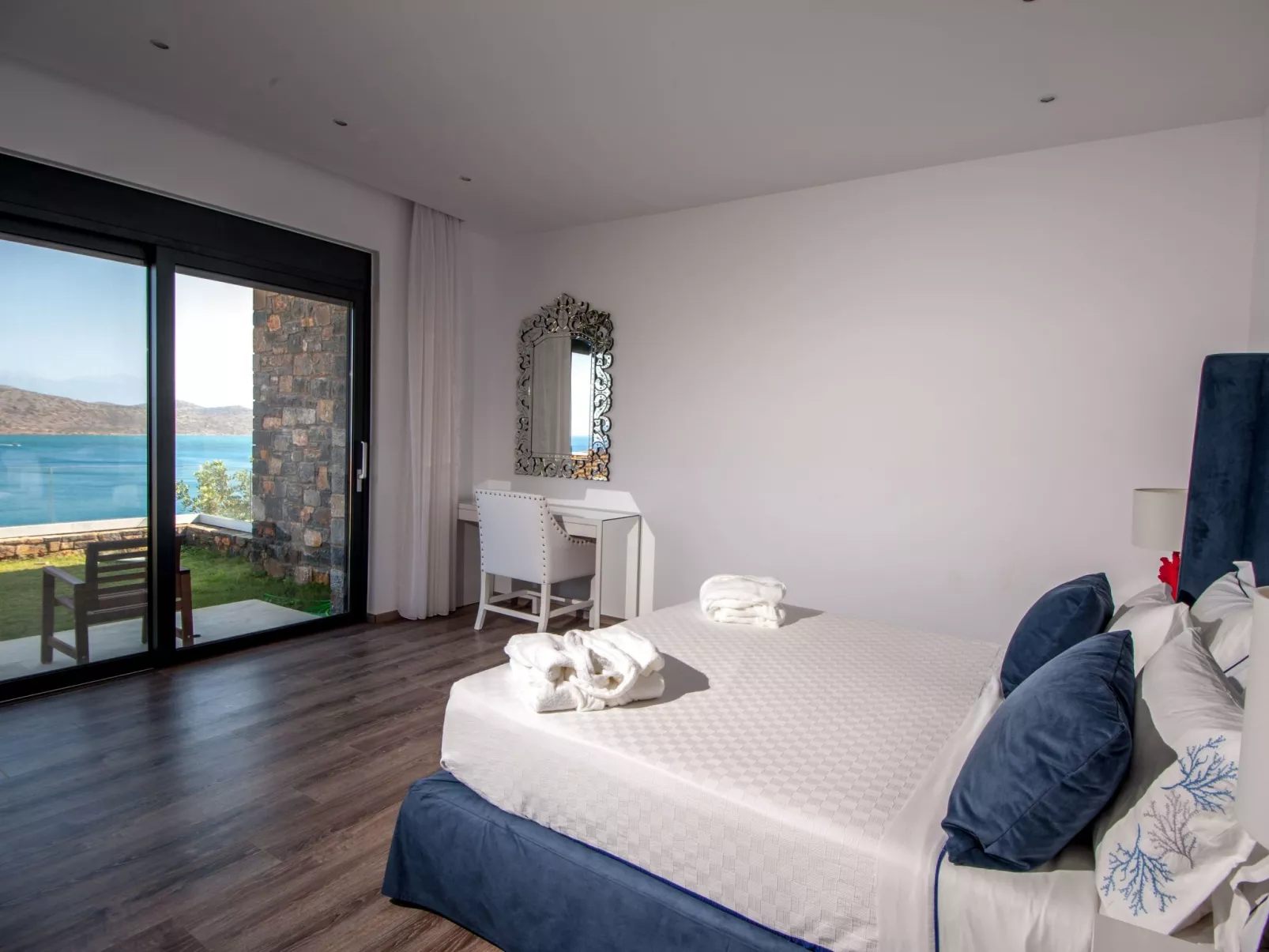 "Villa Dimitra" mit Infinity Pool-Binnen