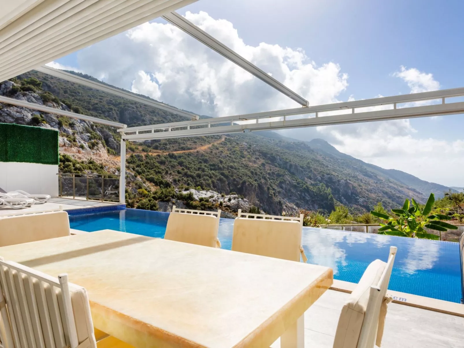 Villa Infinity Mountain mit Pool in Kalkan-Binnen