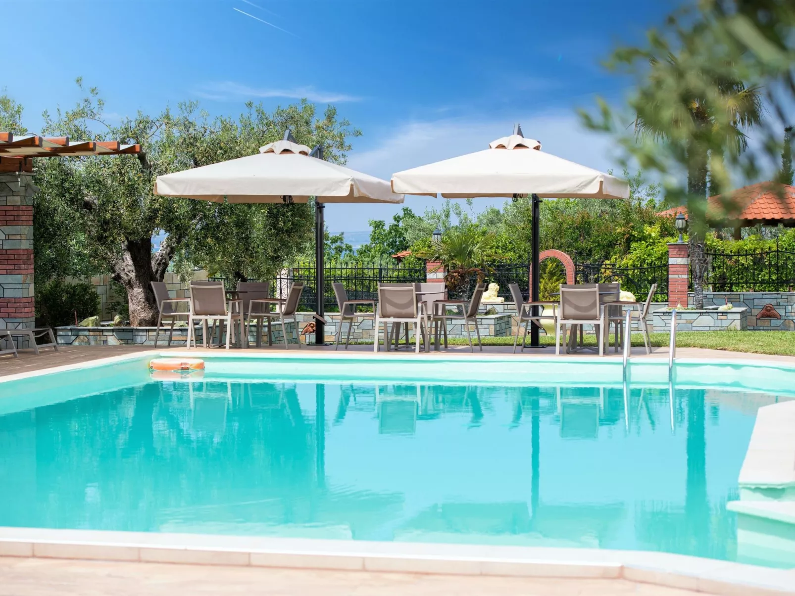 Modernes Studio für 3 Personen, Pool- und Gartenblick-Image-tags.info