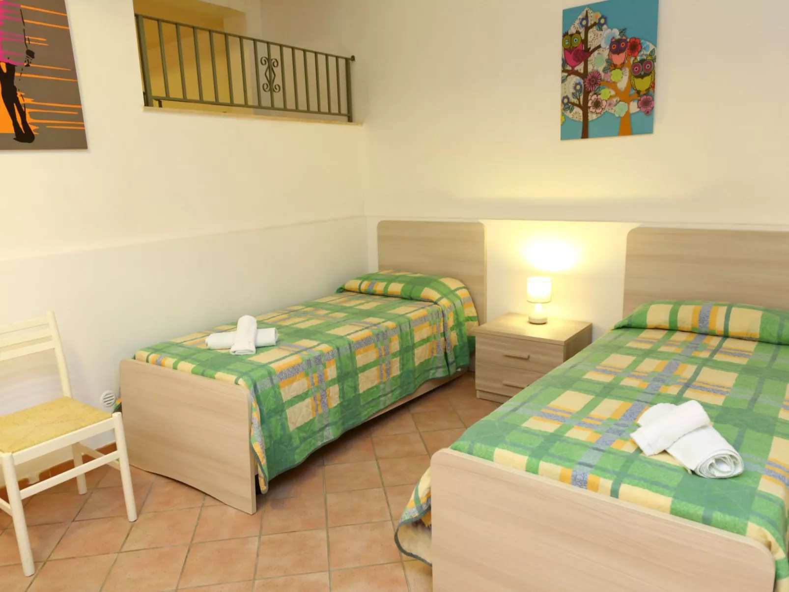 Helle mediterrane Villa mit Veranda und Garten-Image-tags.info