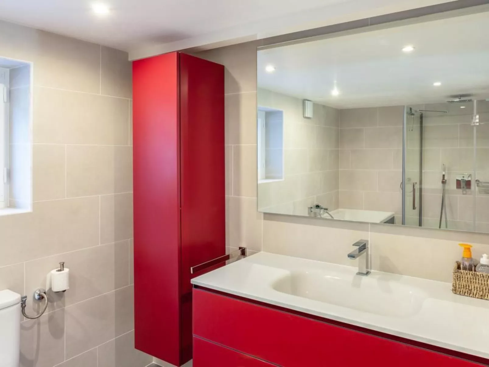 Villa mit privatem Pool und Fitnessraum-Image-tags.info