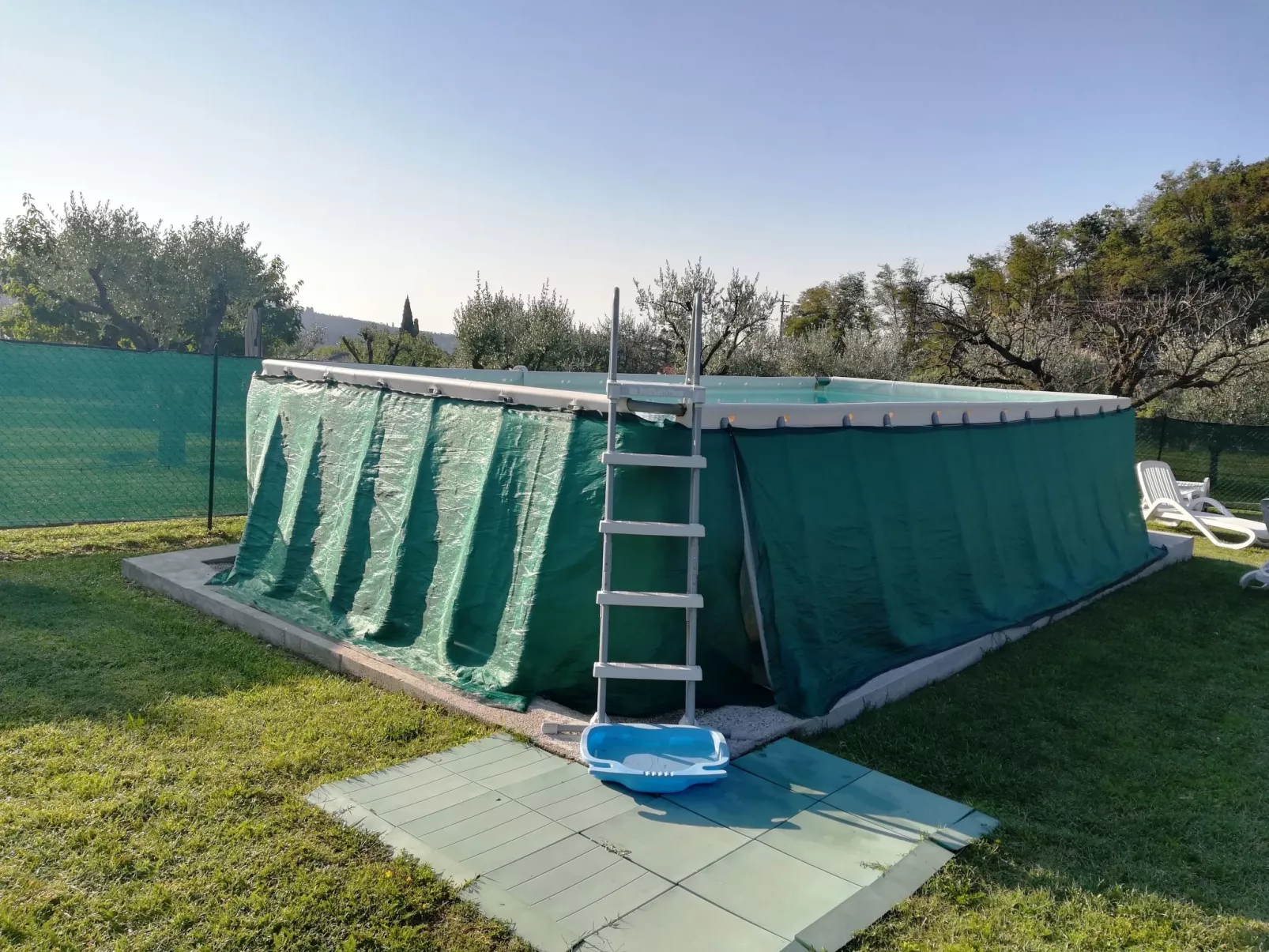 Anwesen mit Garten, Grill und Terrasse-Image-tags.info