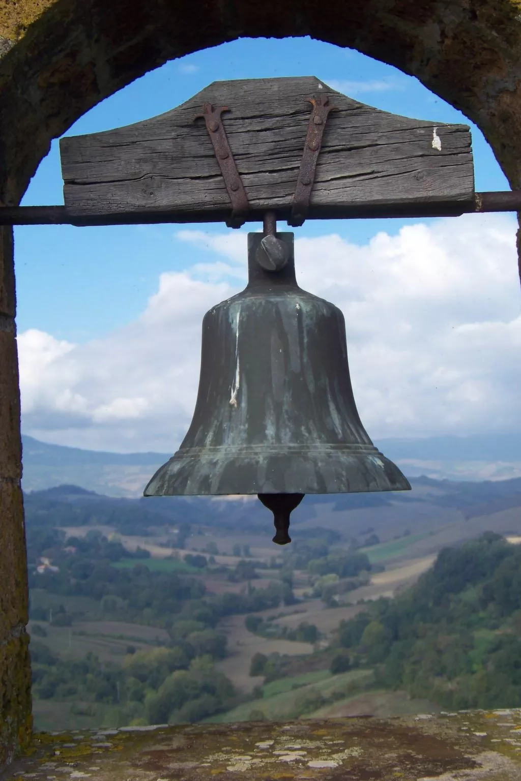 Charmante Schlossunterkunft mit Schwimmbad-Buiten