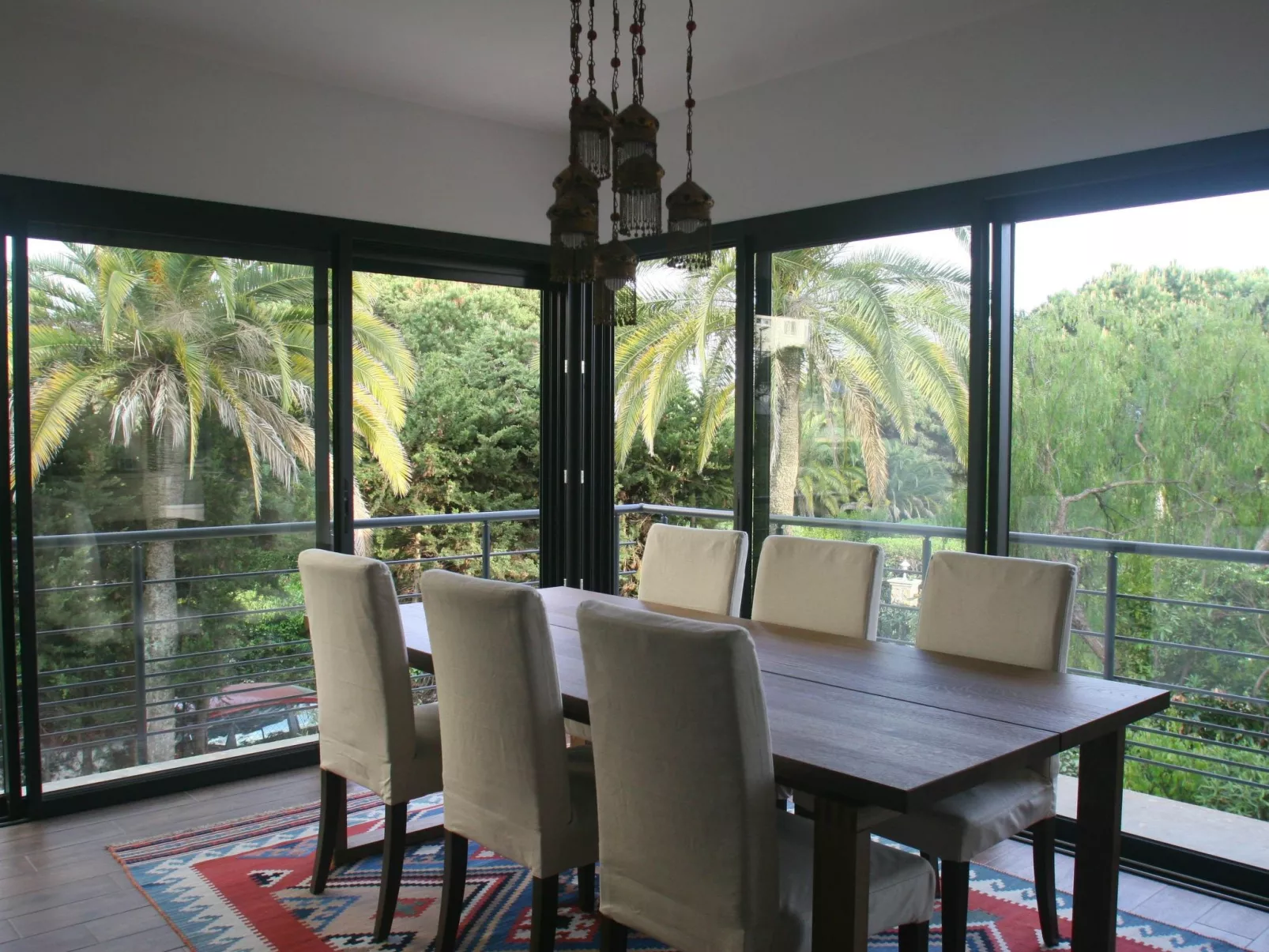 Appartement mit Infinity-Pool-Binnen