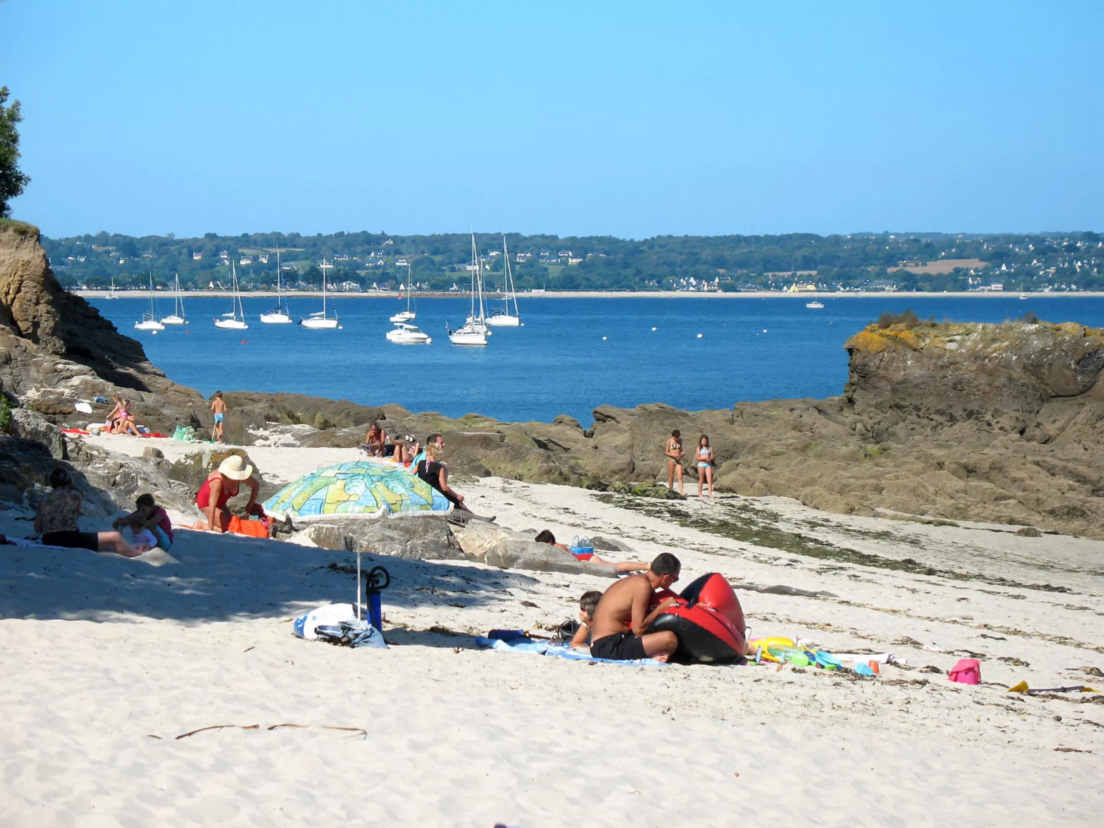 Neues Haus in Meeresnähe mit beheiztem Pool-Omgeving