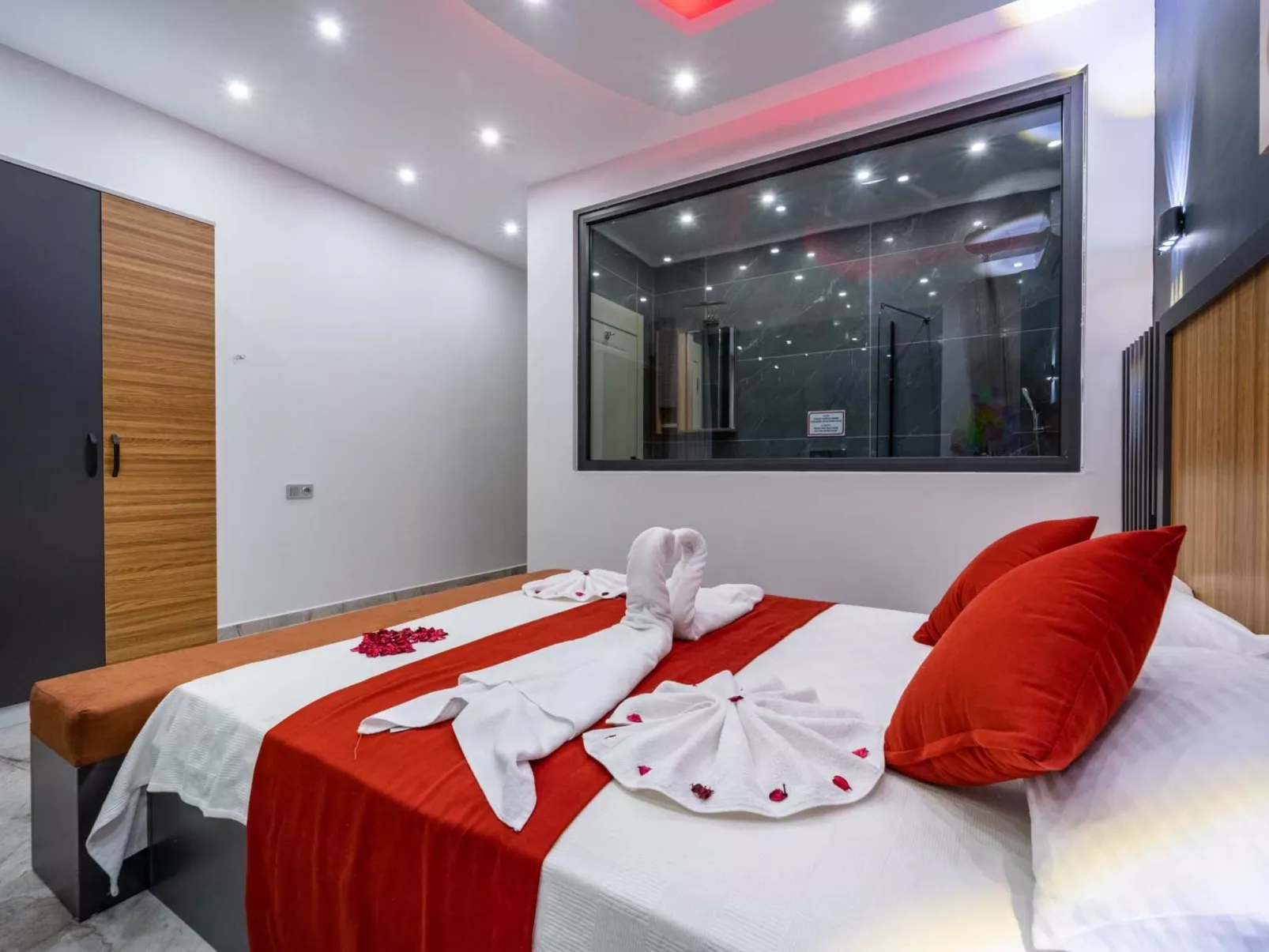 Luxuriöse Villa "Sard 3" mit Jacuzzi-Binnen