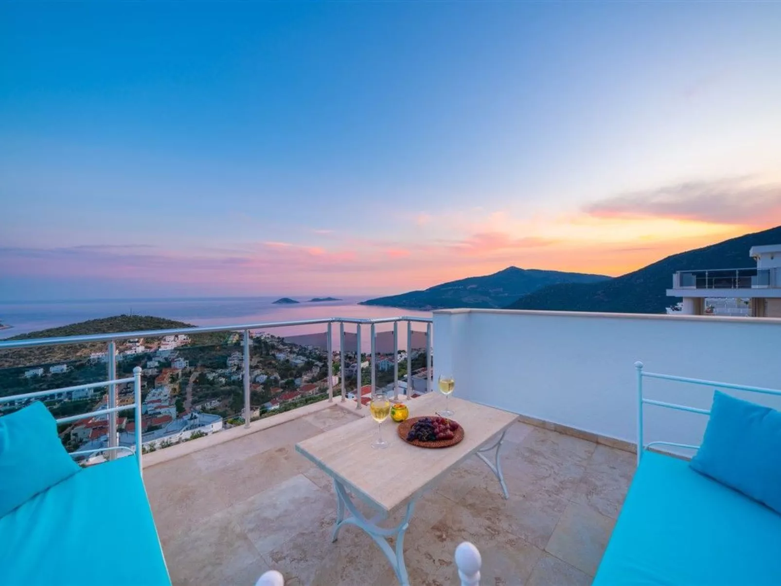 Villa Blueline mit Pool und Meerblick, im Zentrum-Binnen