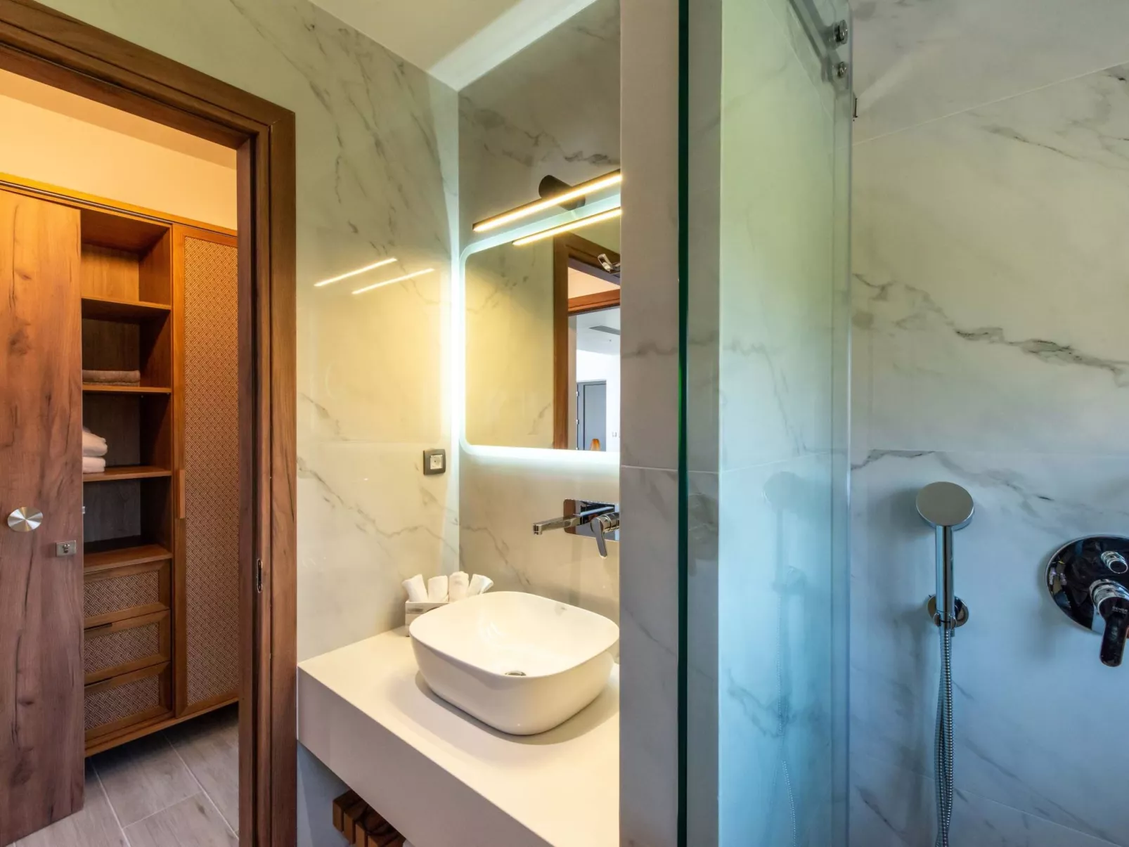 Villa Solis -100m zum Meer und ''Free'' Beheizter Pool-Binnen