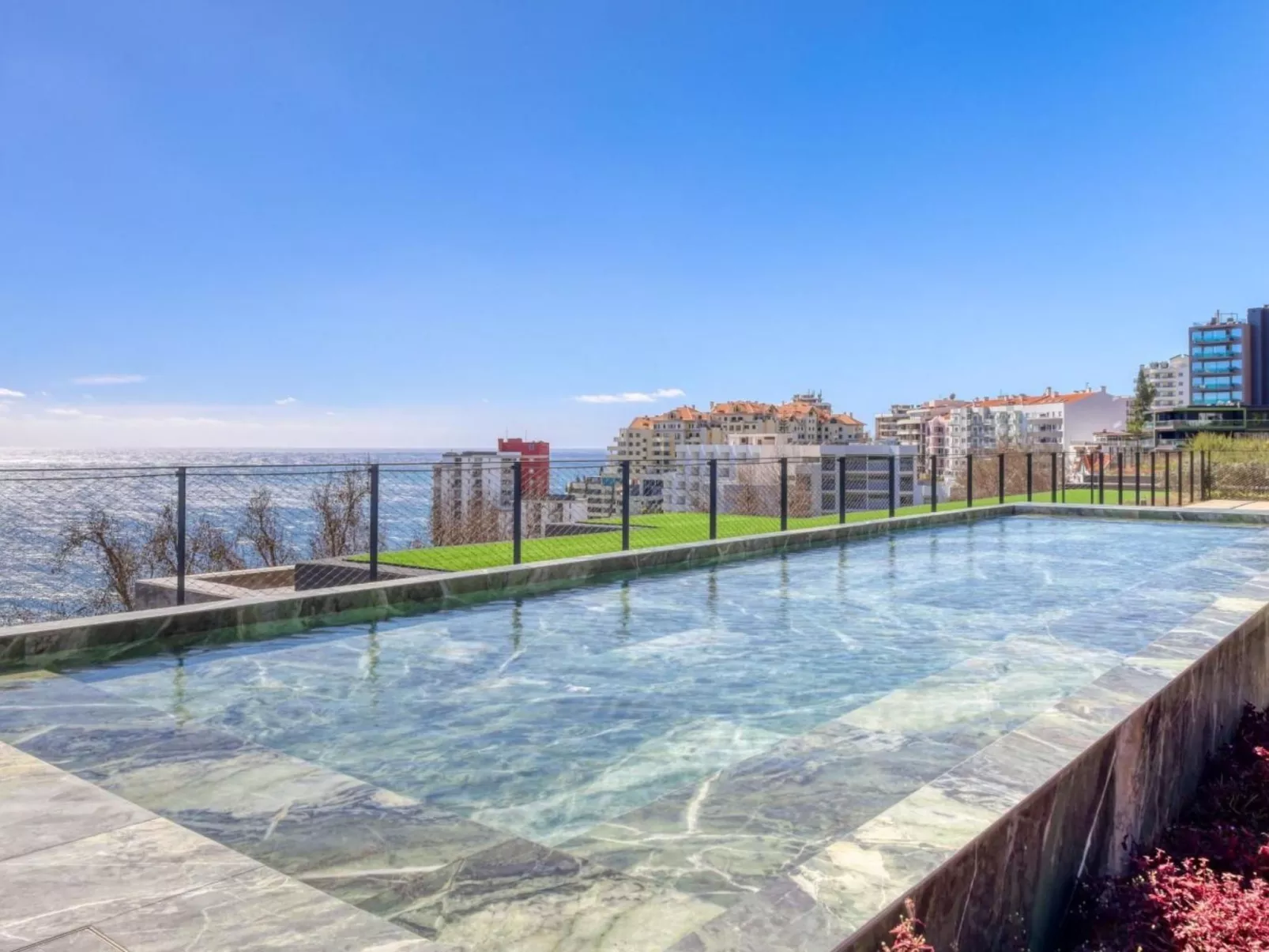 RJS Savoy Monumentalis-Buiten