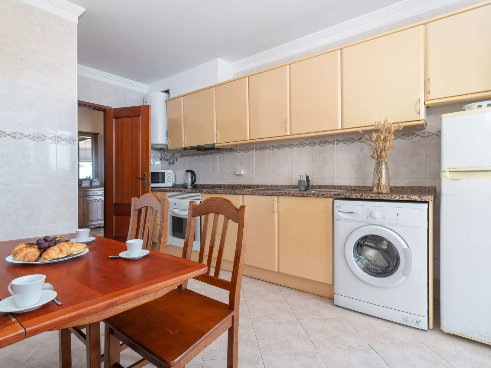 Wohnung "Timur" mit Gemeinschaftspool-Binnen