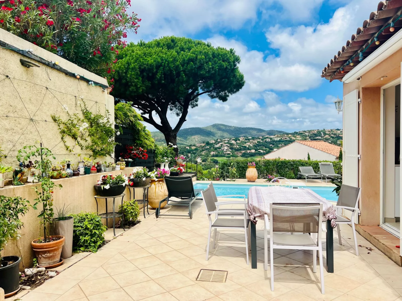 "Villa Cypangha"-Buiten