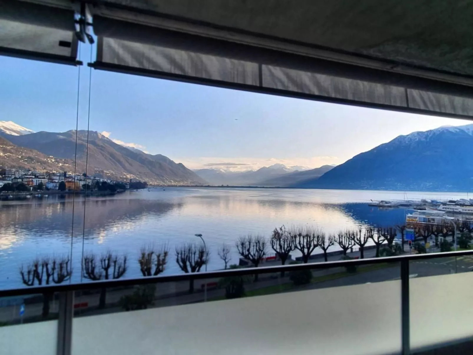 Modern mit atemberaubendem Seeblick Apt 406-Buiten