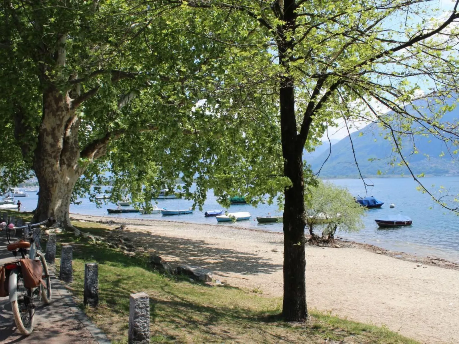 Wohnung mit blühender Terrasse, seenah-Buiten