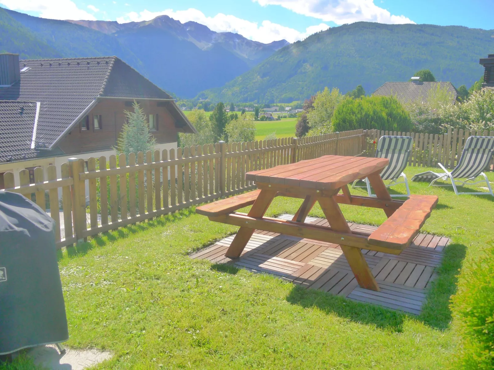 Wohl eingerichtete Wohnung mit eigenem Balkon-Buiten