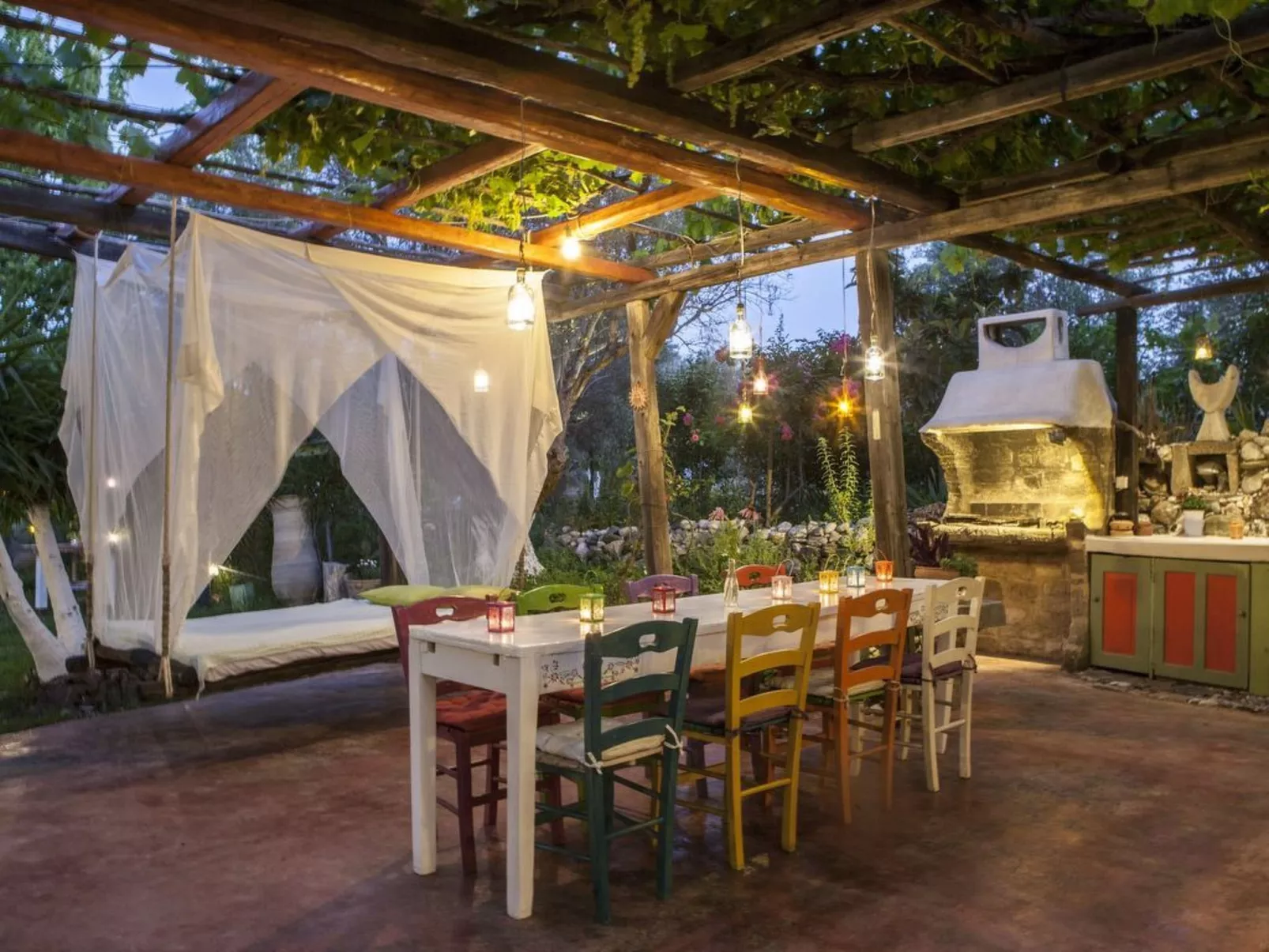 Hütte mit eigenem Garten und Grill-Buiten